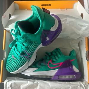 Lebron Witness VI in Clear Emerald/Hyper Pink, 8W